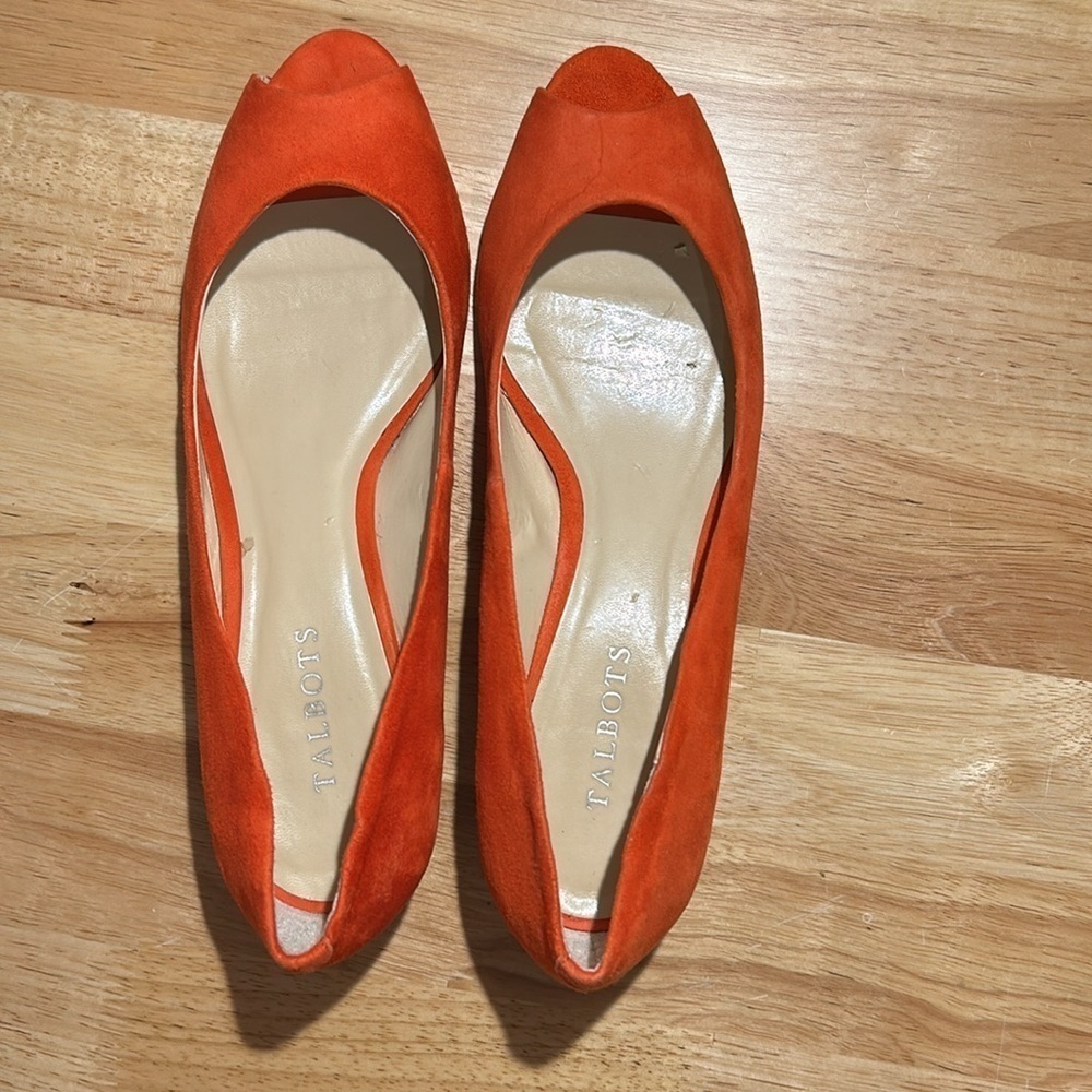 Talbots ladies wedge dress shoes size 9.5. Orange suede. Preowned good condition - Picture 4 of 16